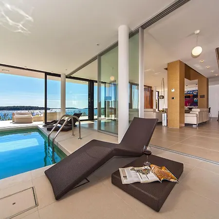 아파트 Golden Rays Luxury & 프리모스턴