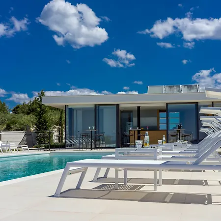 Golden Rays Luxury & * プリモシュテン