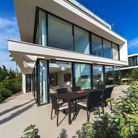 Golden Rays Luxury & アパート プリモシュテン