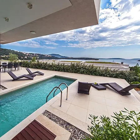 Golden Rays Luxury & *