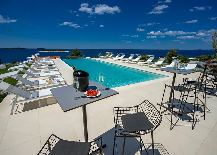 Golden Rays Luxury & Apartment *